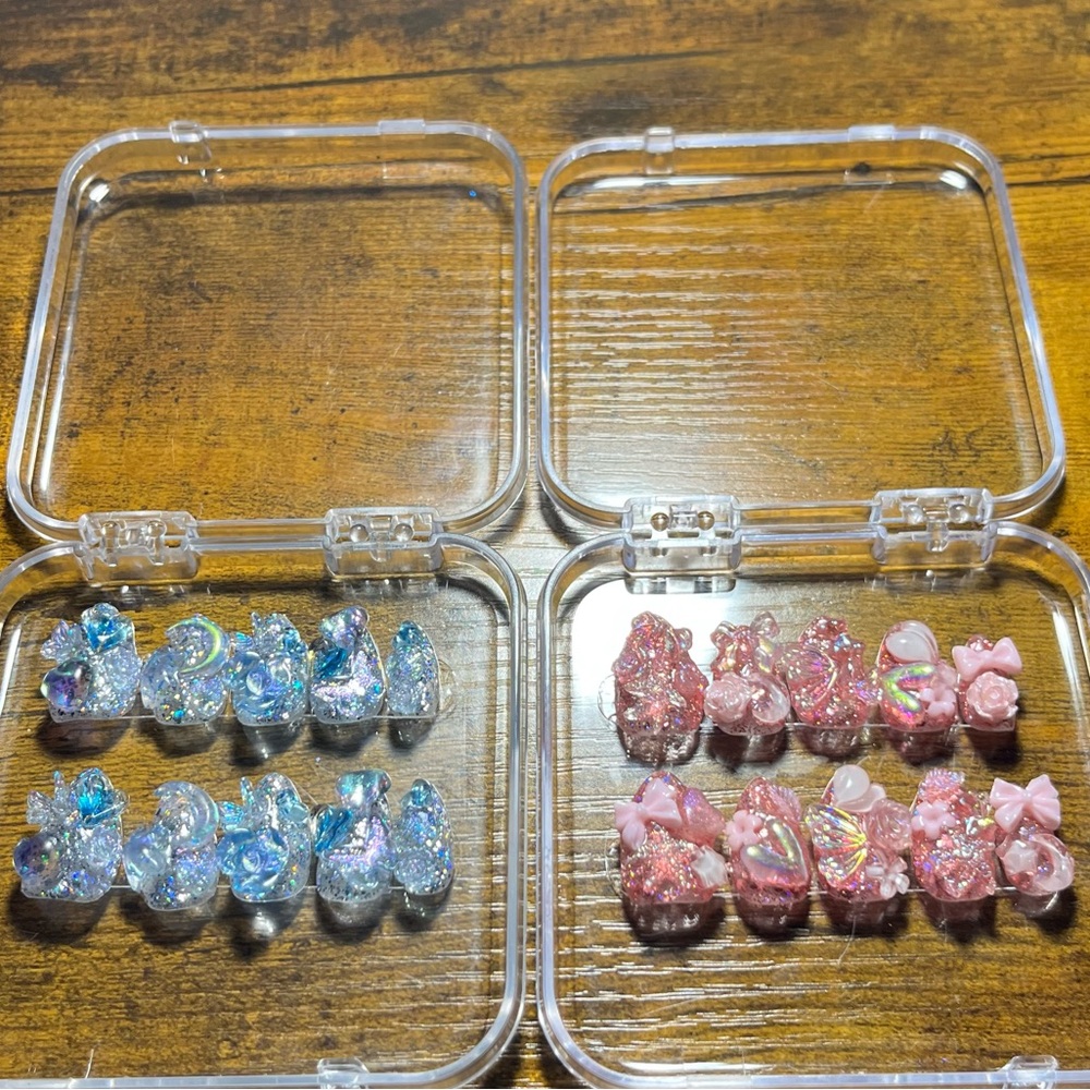 2 Korean Nails sets New in a Case done by Sade